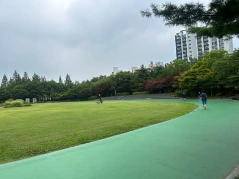 대현산배수지공원 대표 산책길 사진 2