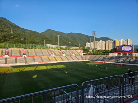창원축구센터 둘레길 사진 1